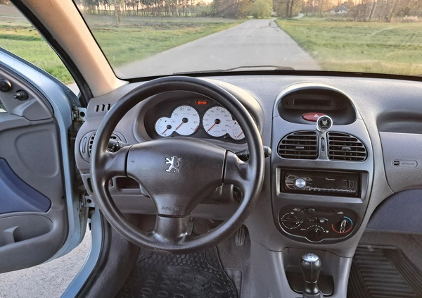 Peugeot 206 cena 7900 przebieg: 180480, rok produkcji 2002 z Ryki małe 352